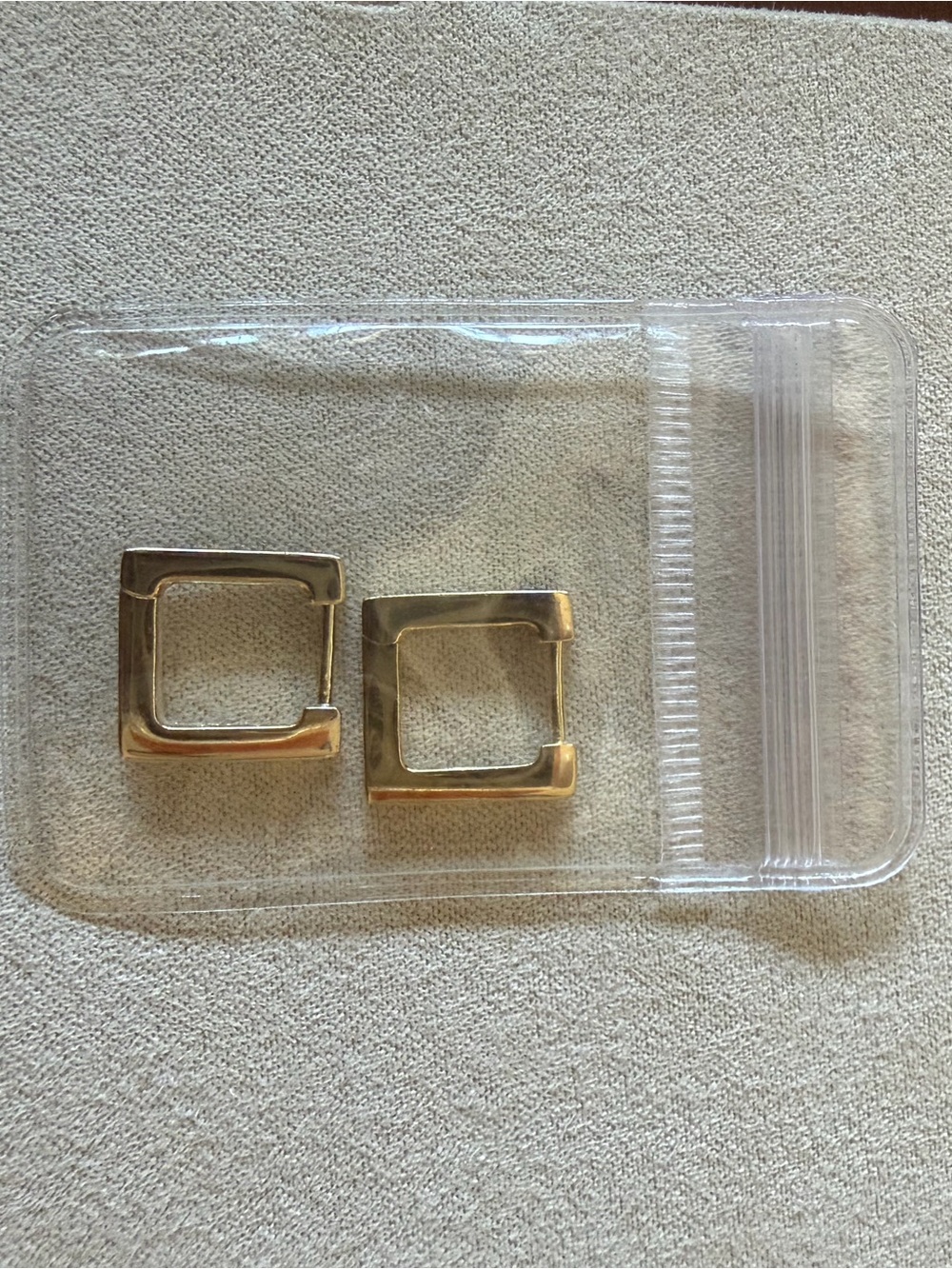Mejuri Block Small Hoops - Picture 5 of 5